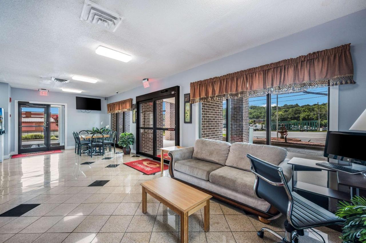Econo Lodge Inn & Suites University Huntsville Eksteriør billede