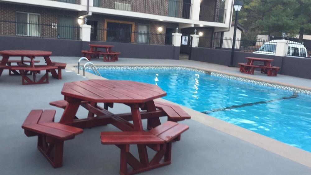 Econo Lodge Inn & Suites University Huntsville Eksteriør billede